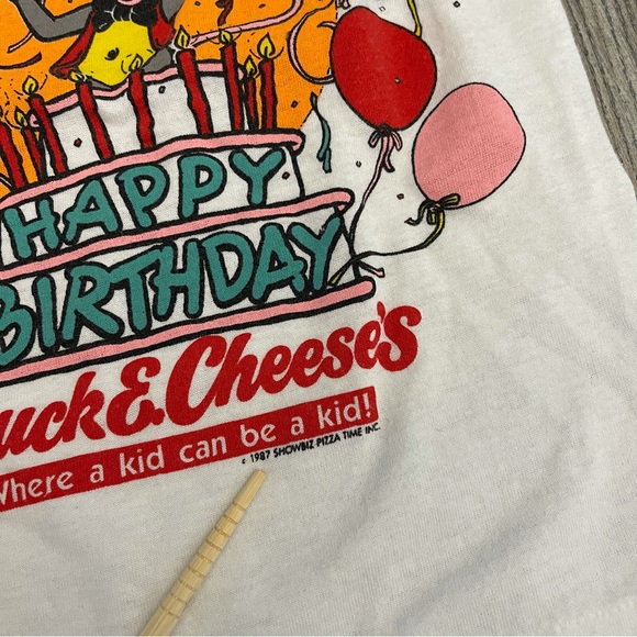 Chuck Cheese’s Happy Birthday White Single Stitch T Shirt 6-8 Youth Kids USA 80s - Picture 5 of 15